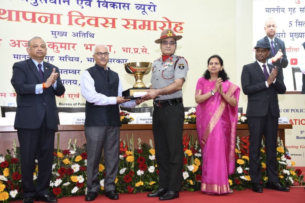 Brig Suresh Kumar Sheoran, YSM, SM, DIG, ARTC & S receiving the Union Home Minister’s Trophy at a function held at the Bureau of Police Research & Development Headquarters, New Delhi on September 5.